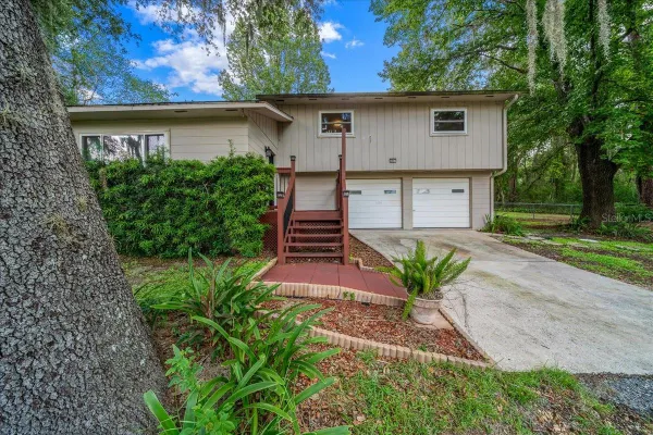 6567 WOODLAND DR