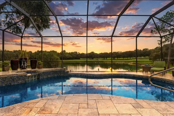 3215 N PINELAKE VILLAGE PT