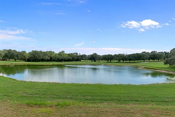 3215 N PINELAKE VILLAGE PT