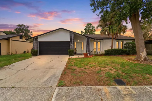 804 CENTERWOOD CT