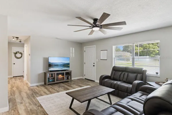 220 ALDO DR