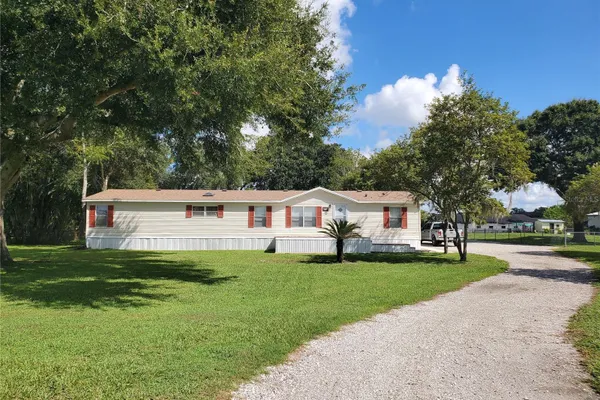 4902 COUNTRY TRAILS DR