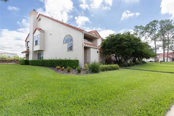 1905 GARDEN LAKE DR