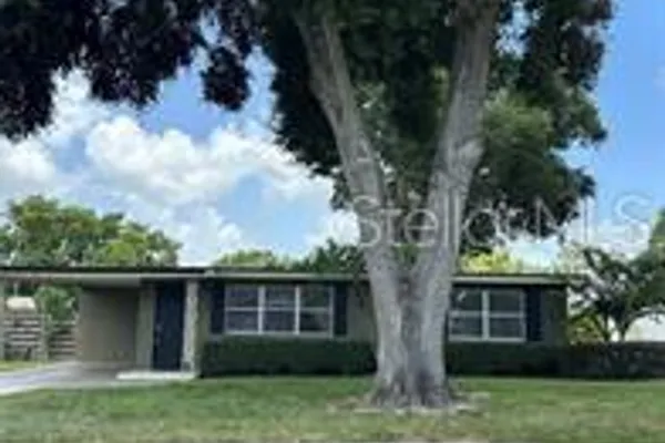 307 BAY ST