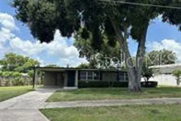 307 BAY ST