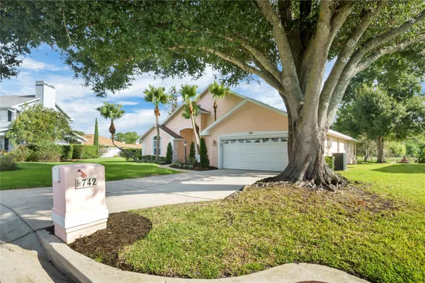 742 SANTA MARIA DR