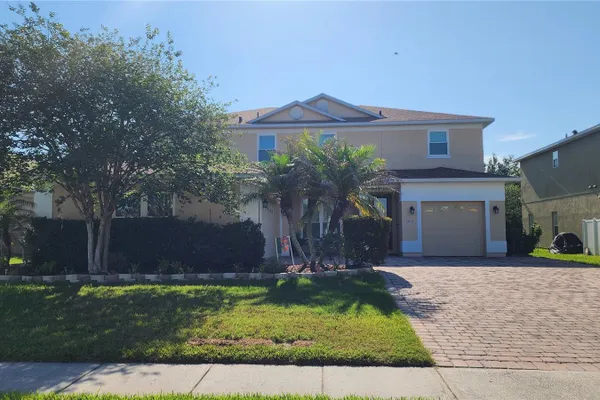 1915 ACACIA DR