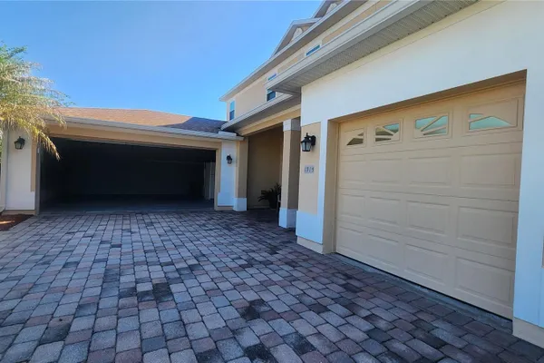 1915 ACACIA DR