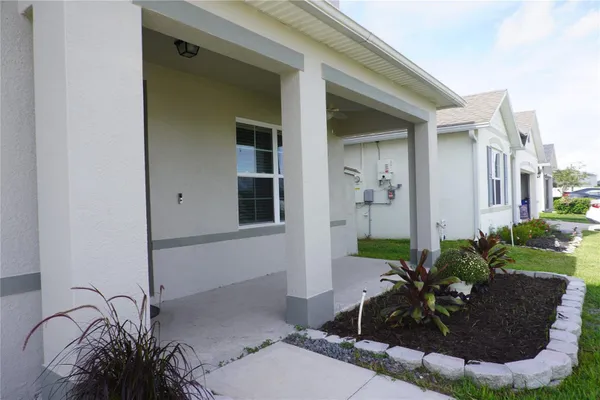 323 HARBOUR WAY