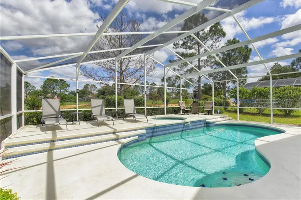 1942 BERMUDA POINTE DR