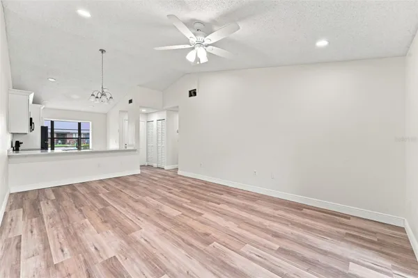 2781 KING OAK CIR