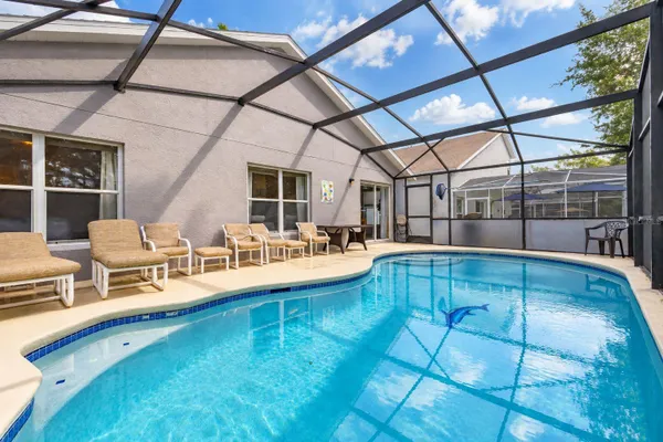 425 CASTLEMAIN CIR