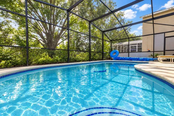 425 CASTLEMAIN CIR
