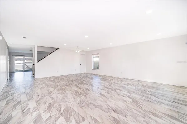 3102 HOLLAND DR
