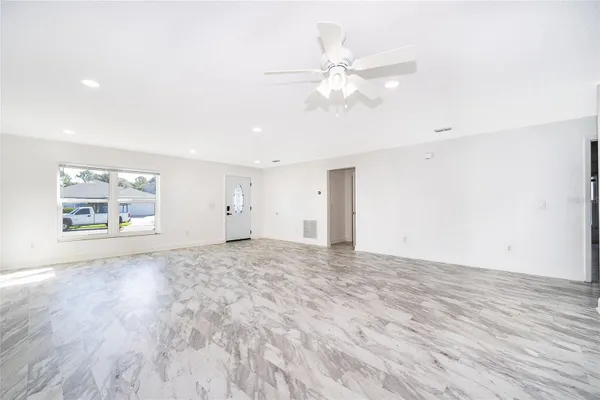 3102 HOLLAND DR
