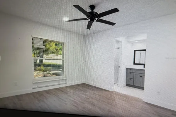 705 VANDERGRIFT DR