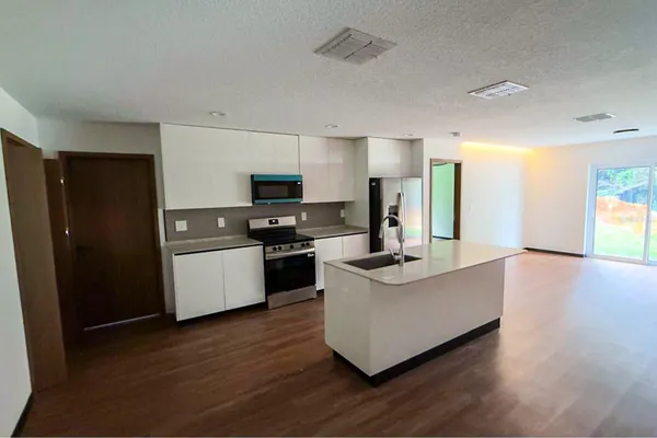 332 LAKE CRESCENT DR