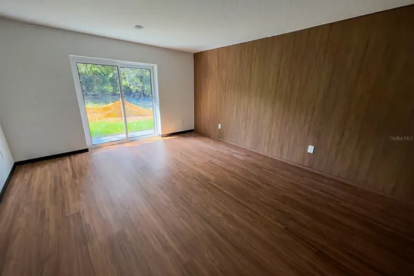 332 LAKE CRESCENT DR