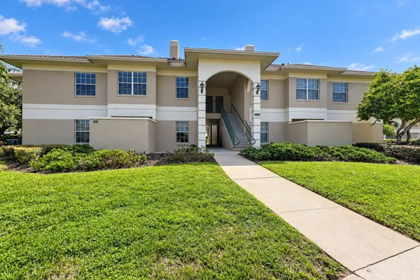 1205 EAGLE POND DR 1205