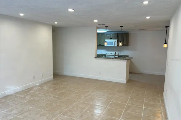 2101 CASCADES BLVD 106