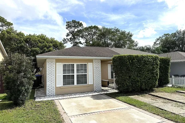 825 QUAIL HOLLOW DR