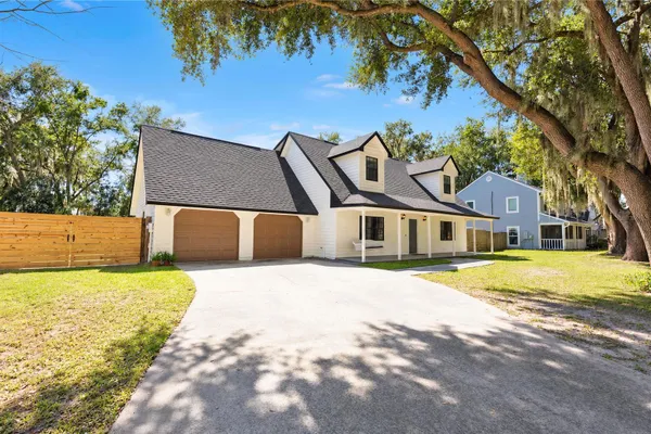 1520 SHADY OAK DR