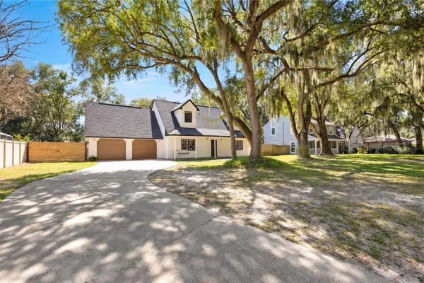 1520 SHADY OAK DR