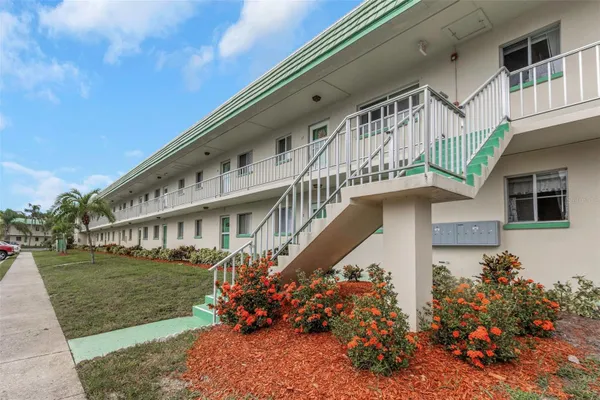 2001 GREENBRIAR BLVD 17