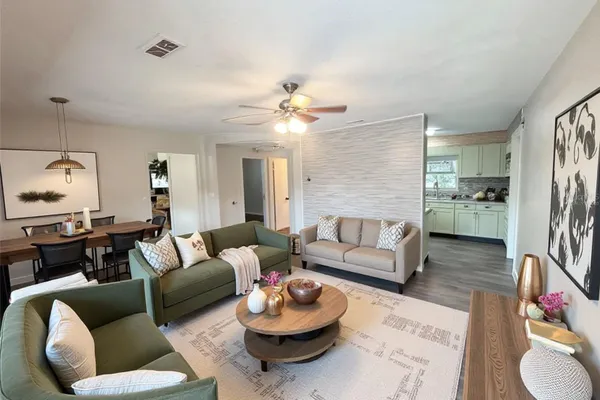 512 GREEN CIR
