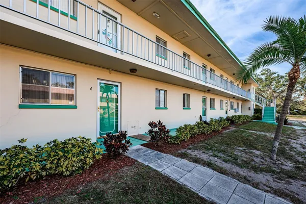 2001 GREENBRIAR BLVD 6