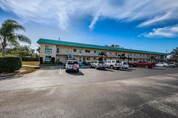 2001 GREENBRIAR BLVD 6