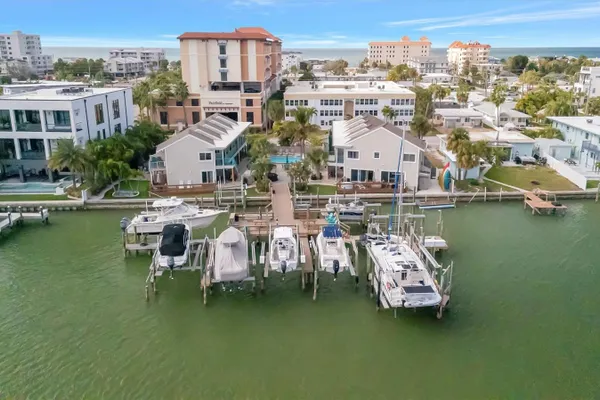 673 BAY ESPLANADE 204
