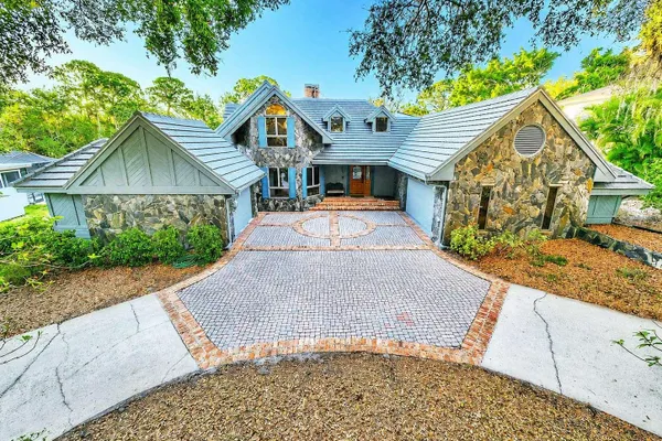 3522 SHORELINE CIR