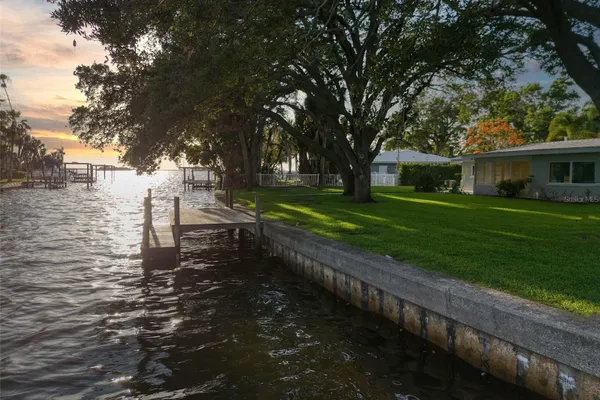 5 SHORE DR