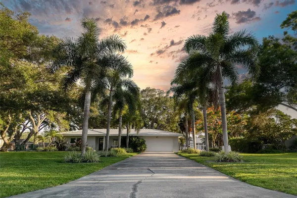 5 SHORE DR