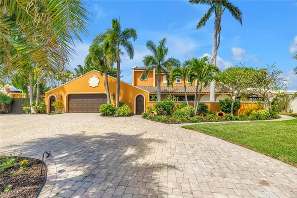 3945 POINSETTIA DR