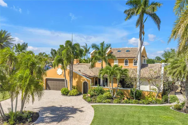 3945 POINSETTIA DR