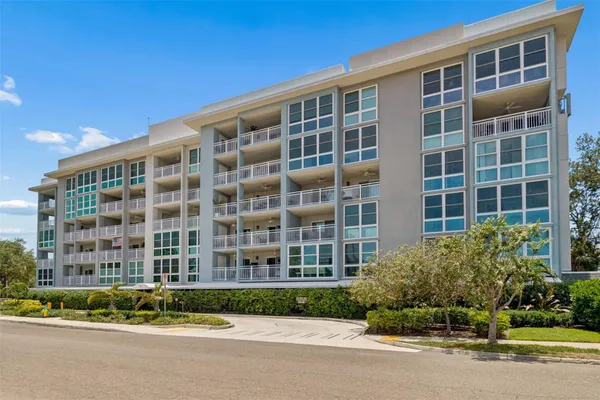 160 COLUMBIA DR 206