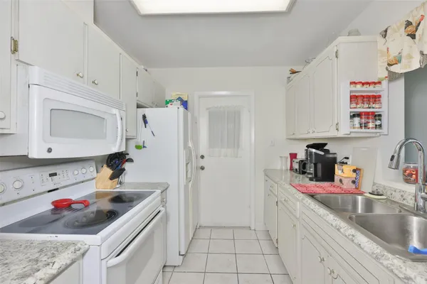 700 RUTGERS PL