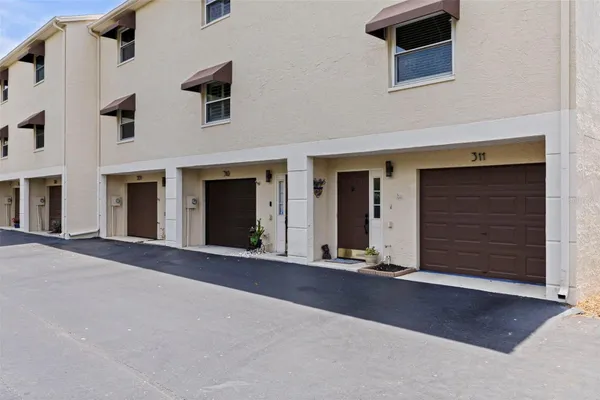 465 PINELLAS BAYWAY 311
