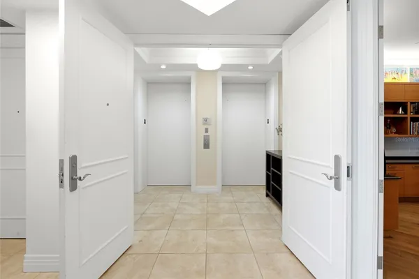 400 BEACH DR 401
