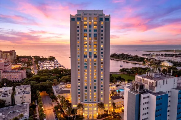 400 BEACH DR 401