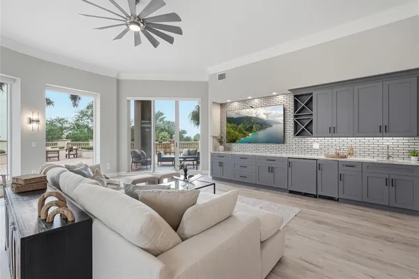 100 BEACH DR 301