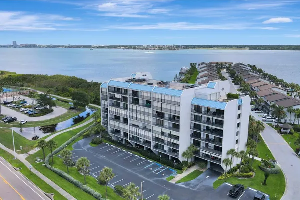 1581 GULF BLVD 302N
