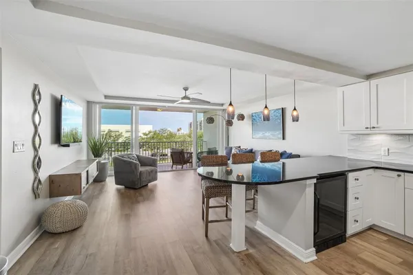223 ISLAND WAY 4C