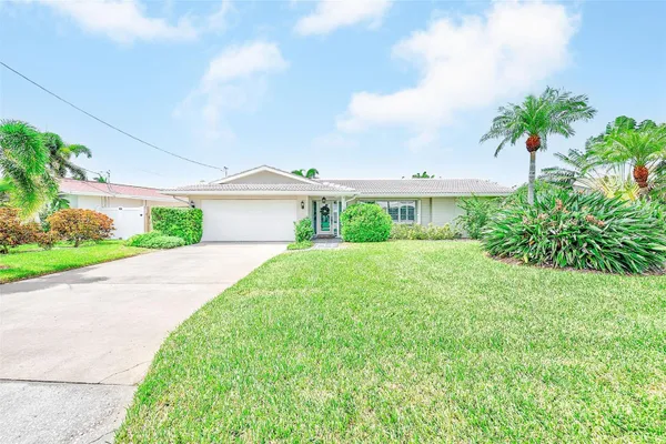 513 HARBOR DR
