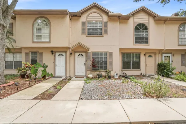 2209 FLETCHERS POINT CIR