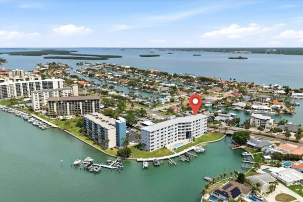 610 ISLAND WAY 201