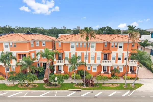 905 VILLA VENICIA WAY