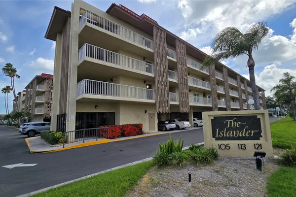 105 ISLAND WAY 112